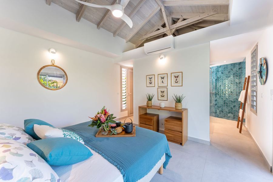 La suite bleue, ouverte sur le jardin — Villa Chablis, Saint-François, Guadeloupe