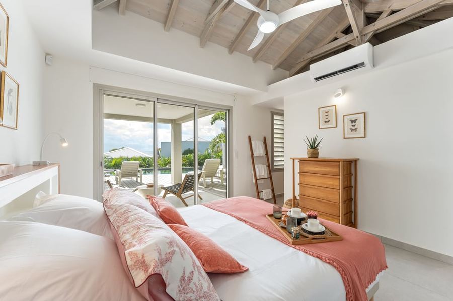 La suite corail, vue sur la piscine — Villa Chablis, Saint-François, Guadeloupe