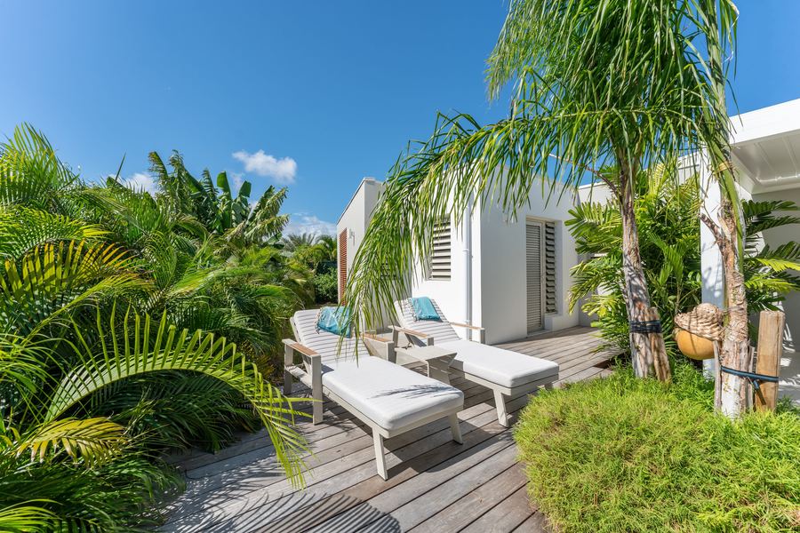 Bains de soleil sous les palmiers — Villa Chablis, Saint-François, Guadeloupe