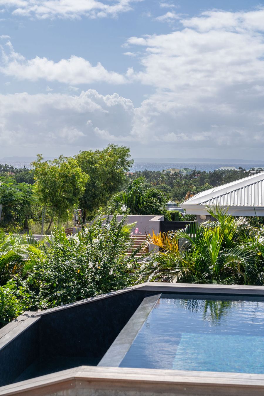 Vue sur la campagne et la mer depuis la villa — Villa Chablis, Saint-François, Guadeloupe