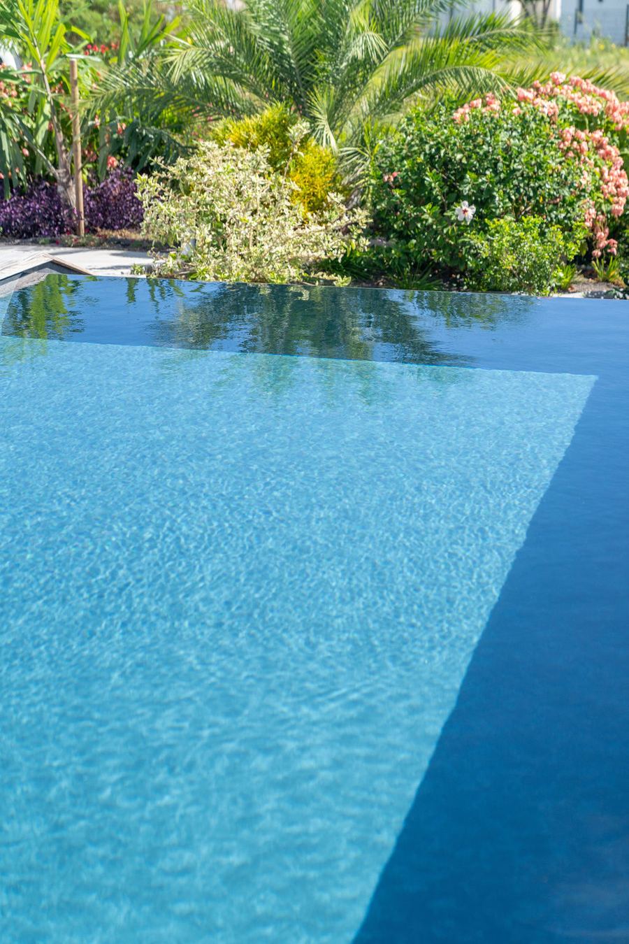 Eau turquoise et jardin tropical — Villa Chablis, Saint-François, Guadeloupe