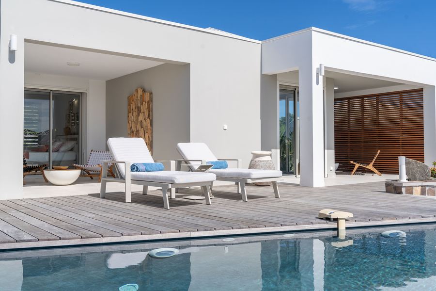 Bains de soleil au bord de l'eau — Villa Chablis, Saint-François, Guadeloupe
